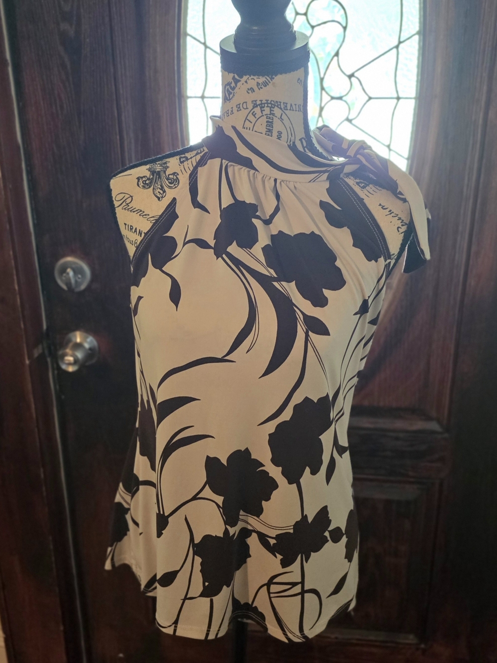 Maurices sleeveless High Neck W/tie Brown & Cream floral print Large